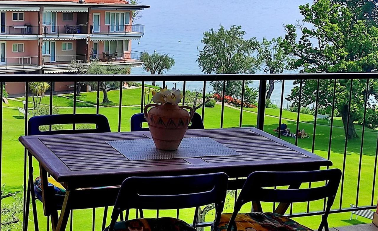 On The Beach Lake View مانربا ديل جاردا المظهر الخارجي الصورة